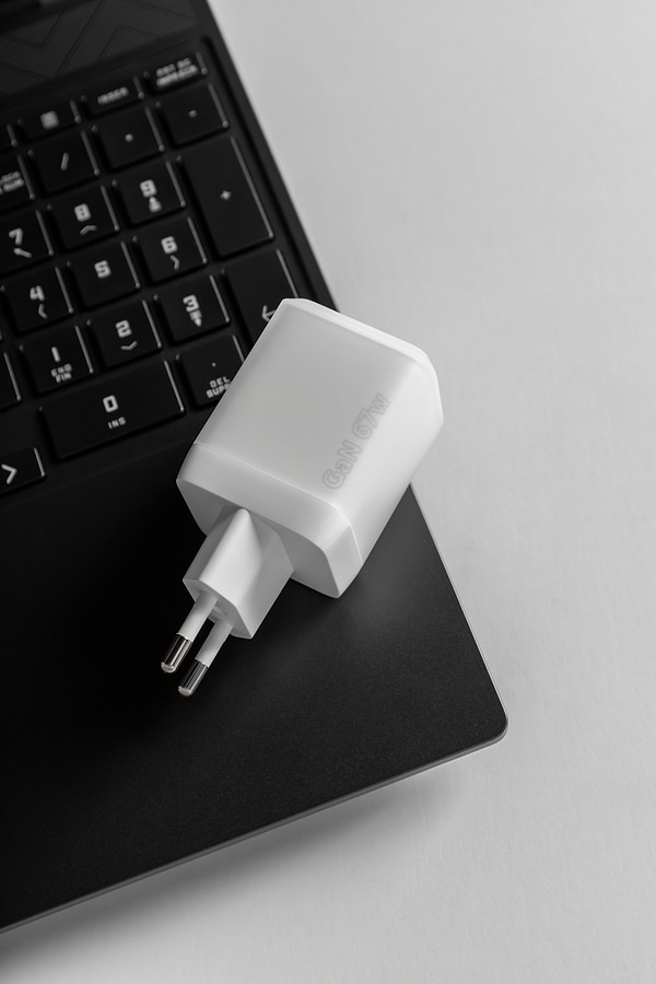 Фото - Мережевий зарядний пристрій Proove Pure GaN Max 67W (Type-C + Type-C) White (WCPU67022202)