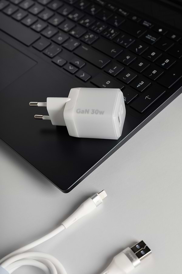 Фото - Мережевий зарядний пристрій Proove Pure GaN Plus 30W (Type-C + USB) White (WCPU30111202)