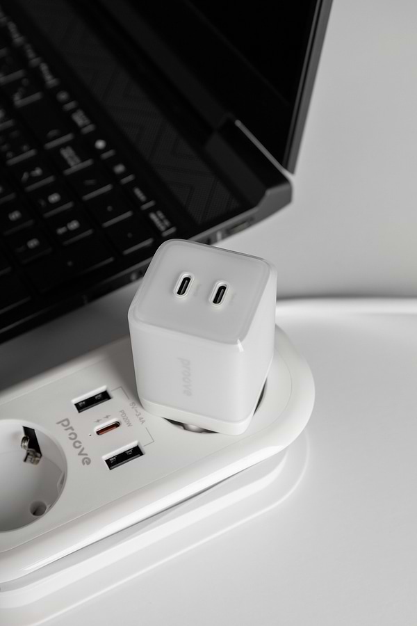 Фото - Мережевий зарядний пристрій Proove Pure GaN Max 67W (Type-C + Type-C) White (WCPU67022202)