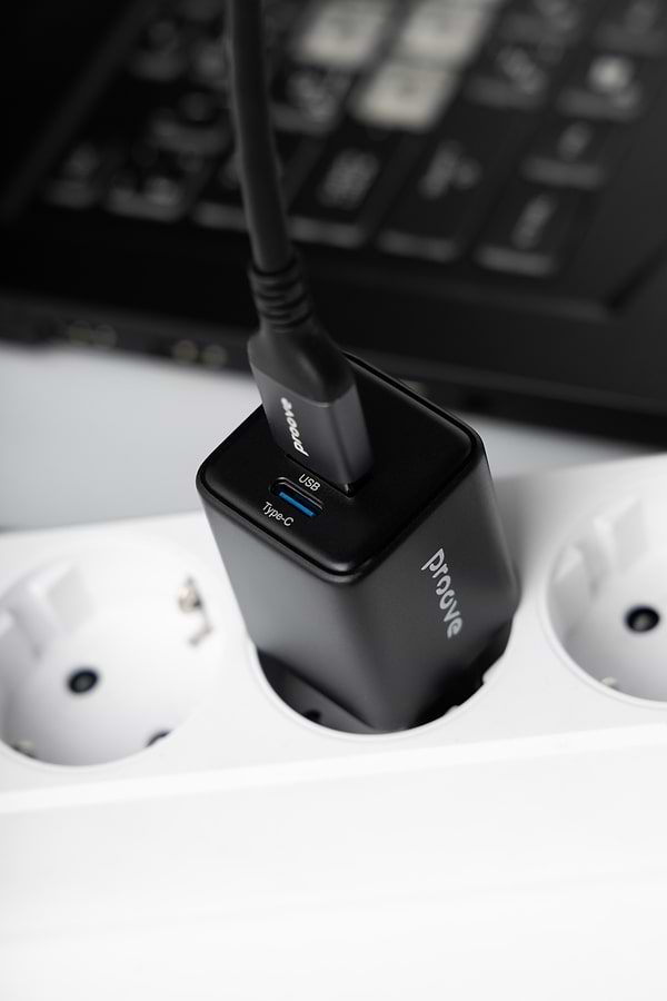 Фото - Мережевий зарядний пристрій Proove Pocket GaN 30W (Type-C + USB) black (WCPG30110001)