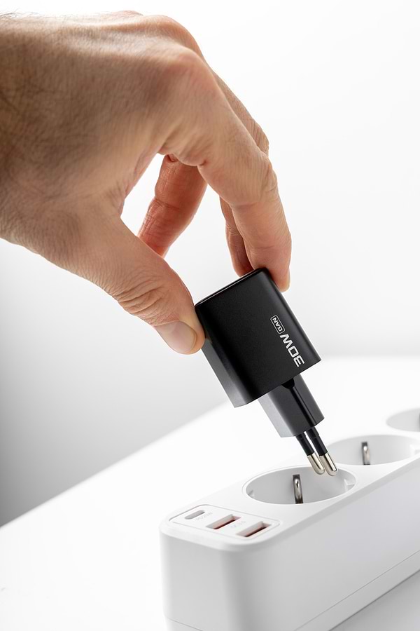 Фото - Мережевий зарядний пристрій Proove Pocket GaN 30W (Type-C + USB) black (WCPG30110001)