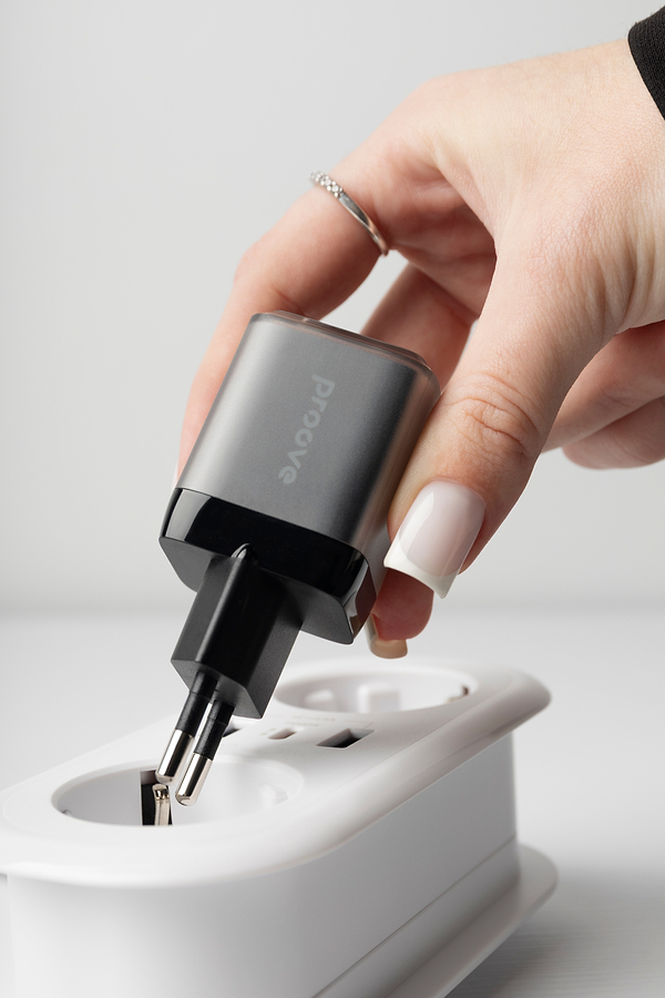 Фото - Мережевий зарядний пристрій Proove Pure GaN Plus 30W Type-C + USB black (WCPU30111201)