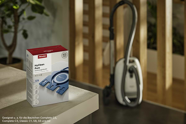 Фото - Набір мішків + фільтр для пилососа Miele GN HyClean Pure 4 шт. (41996720INT)
