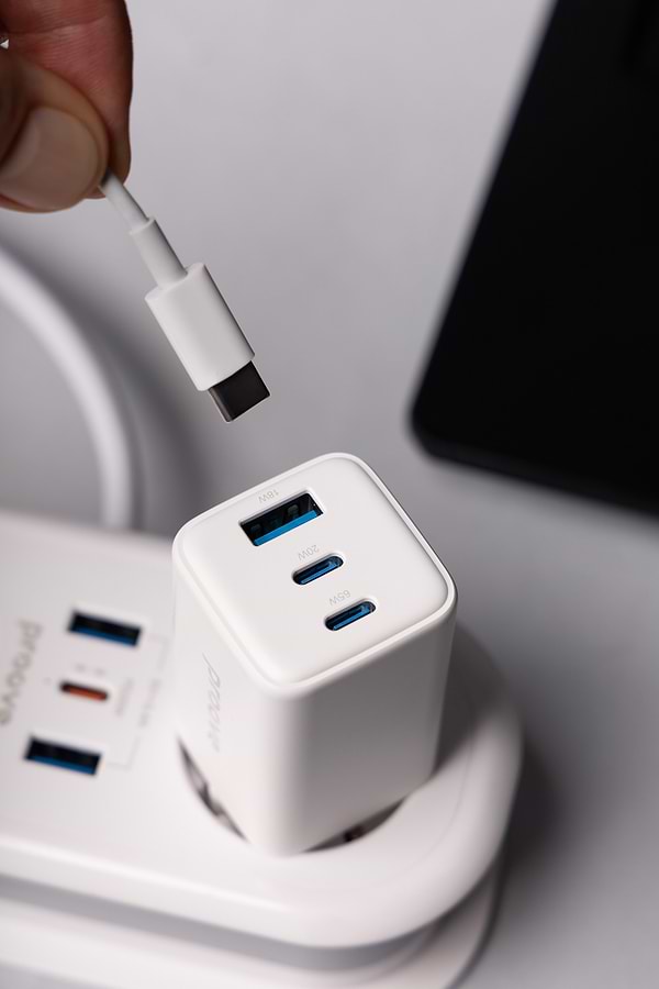 Фото - Мережевий зарядний пристрій Proove Pocket GaN 65W (2Type-C + USB) White (WCPG65121202)