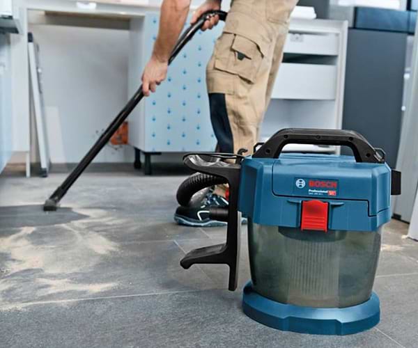 Фото - Пылесос для сухой уборки без мешка Bosch GAS 18V-10 L без АКБ и ЗУ (0.601.9C6.302)