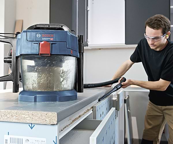 Фото - Пылесос для сухой уборки без мешка Bosch GAS 18V-10 L без АКБ и ЗУ (0.601.9C6.302)