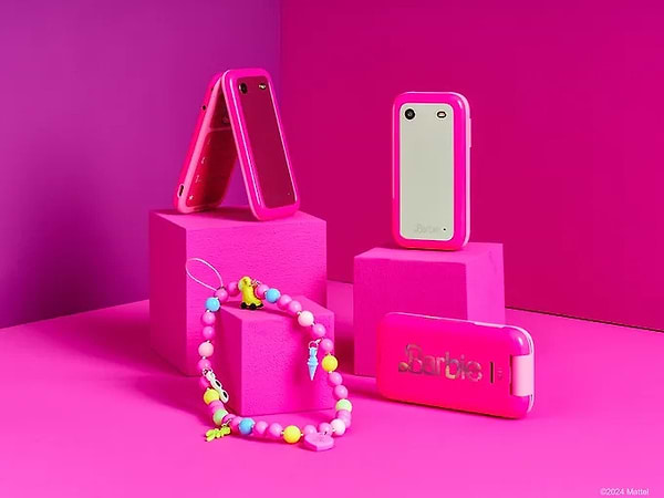 Фото - Мобильный телефон HMD Barbie Phone Pink