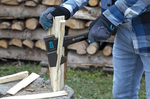 Фото - Топор Gardena 1600 S + заточка Diamond ErgoTec (08718-30.000.00)