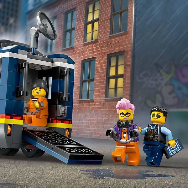 Фото - Конструктор LEGO City Передвижная полицейская криминалистическая лаборатория (60418)