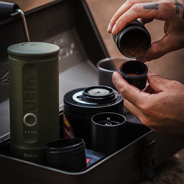 Фото - Портативная кофеварка OUTIN Forest Green в дорожном футляре OTEM-01-FG-BAG