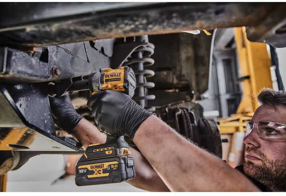 Фото - Гайковерт аккумуляторный DeWALT DCF923N
