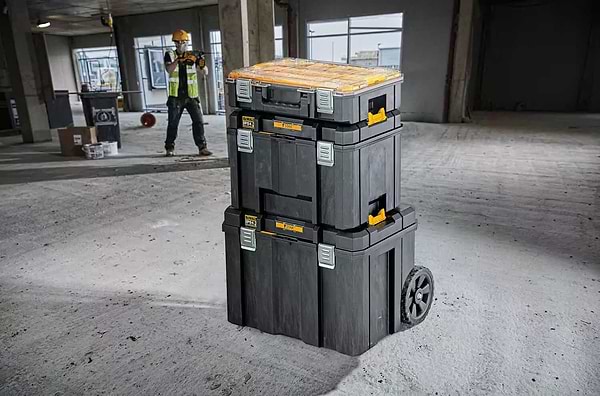 Фото - Ящик для инструментов DeWALT тележка McLaren TSTAK (DWST83347-1M)