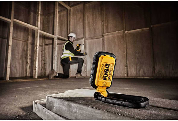 Фото - Фонарь аккумуляторный DeWALT 3.6В (DCL182)