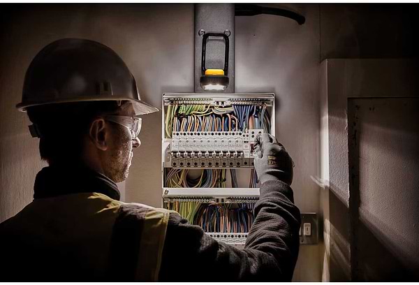 Фото - Фонарь аккумуляторный DeWALT 3.6В (DCL182)