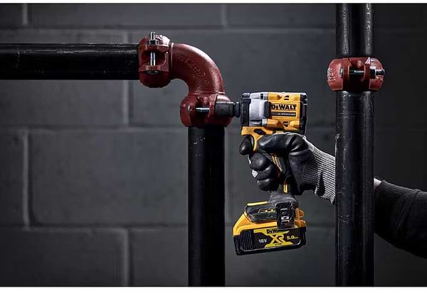 Фото - Гайковерт аккумуляторный DeWALT DCF923N