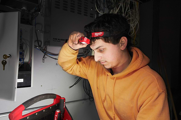 Фото - Набір ліхтарів Milwaukee HL2IPL-LED ALKALINE POWER (4933492103)