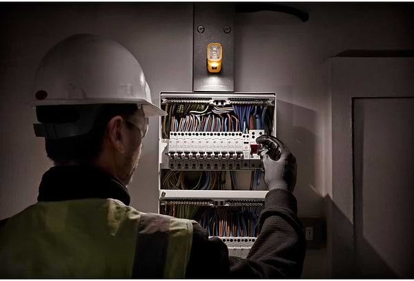 Фото - Фонарь аккумуляторный DeWALT 3.6В (DCL183)