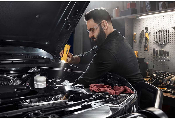 Фото - Фонарь аккумуляторный DeWALT 3.6В (DCL183)