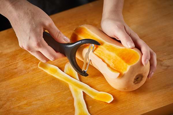 Фото - Овощечистка Fiskars Functional Form 1016122