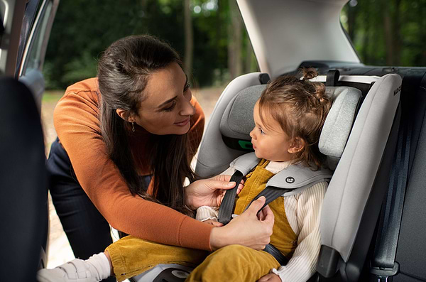 Фото - Автокресло Maxi-Cosi Titan Plus I-Size Authentic Graphite