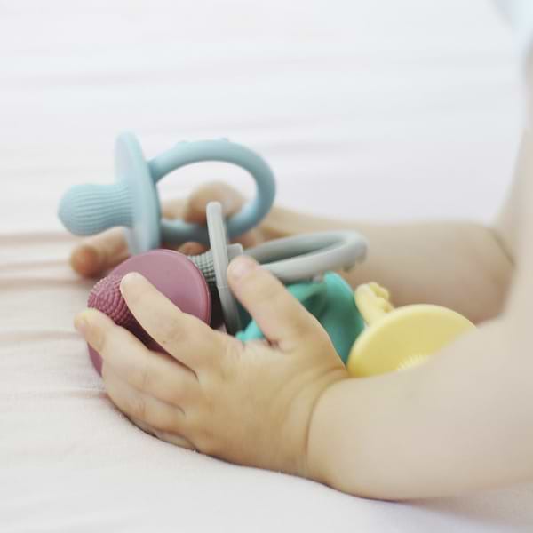 Фото - Прорезыватель MinikOiOi BASICS Gumy - Velvet Rose (101220005)