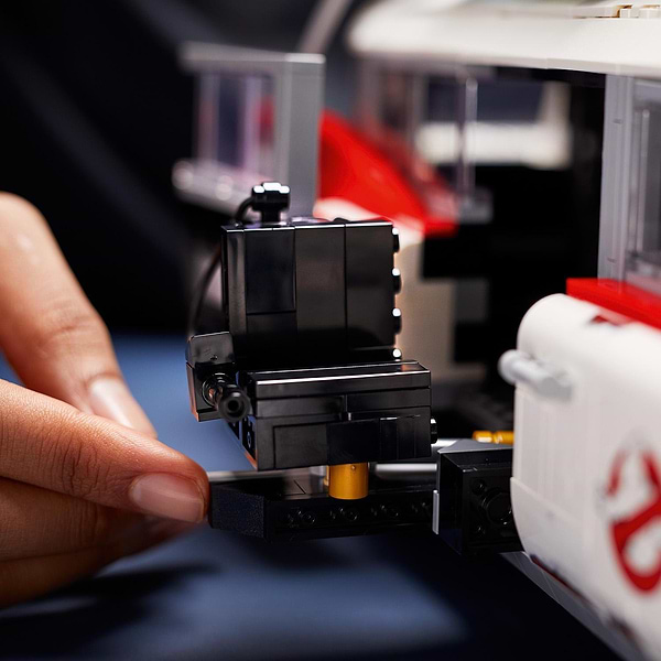 Фото - Конструктор LEGO Creator Автомобіль ECTO-1 Мисливців за привидами (10274)