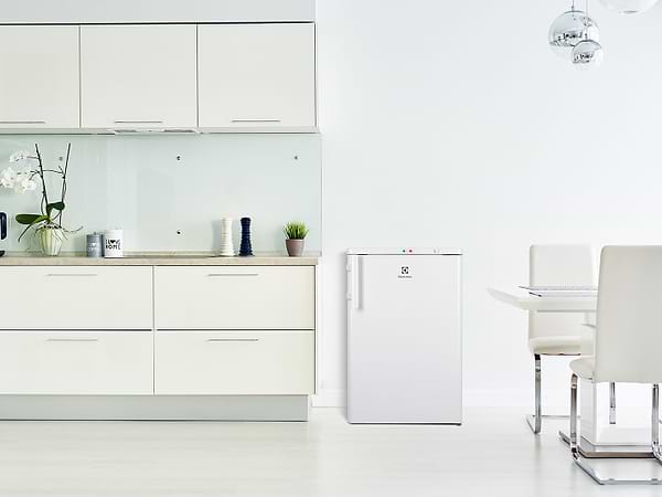 Фото - Морозильная камера Electrolux EUT1106AW2