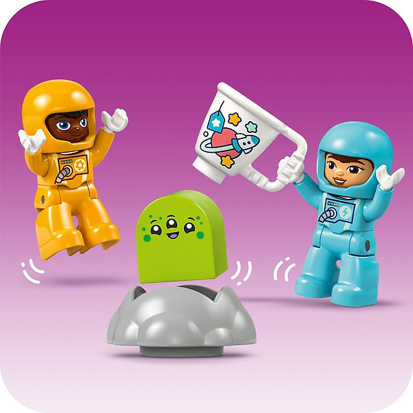 Фото - Конструктор LEGO DUPLO Town Приключения на космическом шаттле 3-в-1 (10422)