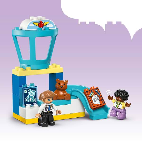 Фото - Конструктор LEGO DUPLO Town Уперше в аеропорту (10443)
