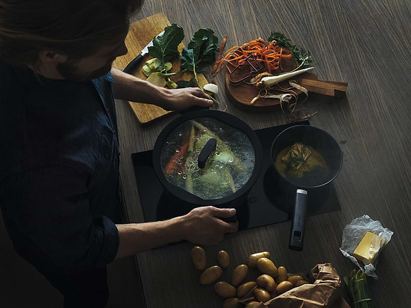 Фото - Сковорода ВОК Fiskars Hard Face 28 см (1020892/1052233)