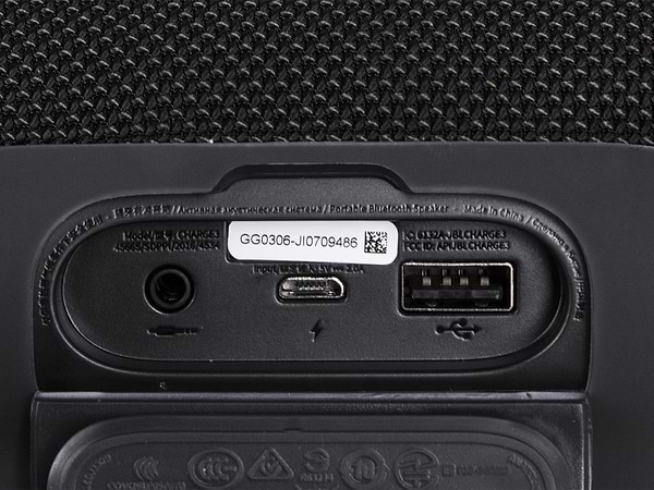 Фото - Портативная акустика JBL Charge 3 Black (JBLCHARGE3BLKEU)