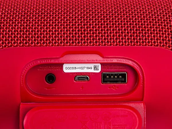 Фото - Портативна акустика JBL Charge 3 Red (JBLCHARGE3REDEU)