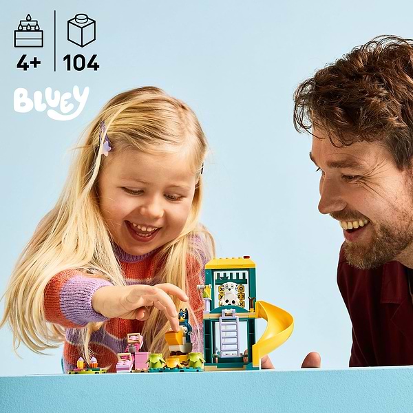 Фото - Конструктор LEGO Bluey Веселощі з Блуї та Хлоєю на ігровому майданчику (11201)