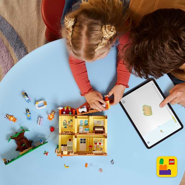 Фото - Конструктор LEGO Bluey Родинний дім Блуї (11203)