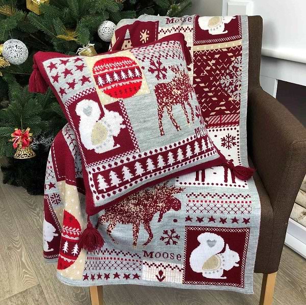 Фото - Подушка декоративна Прованс Подарунки 45х45 см (021998)