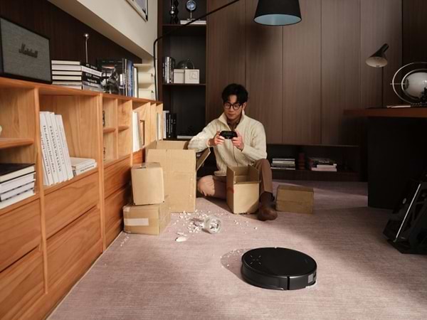 Фото - Робот-пилосос миючий RoboRock Saros 10R Black