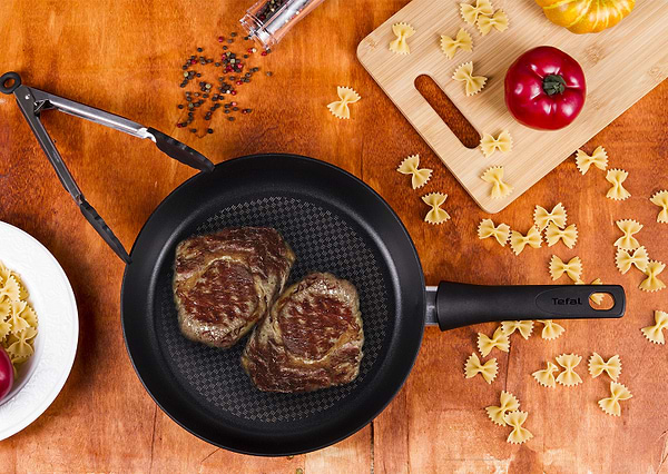 Фото - Сковорода універсальна Tefal C6940602 Chefs 28 см