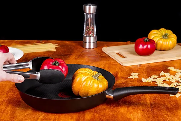 Фото - Сковорода універсальна Tefal C6940602 Chefs 28 см