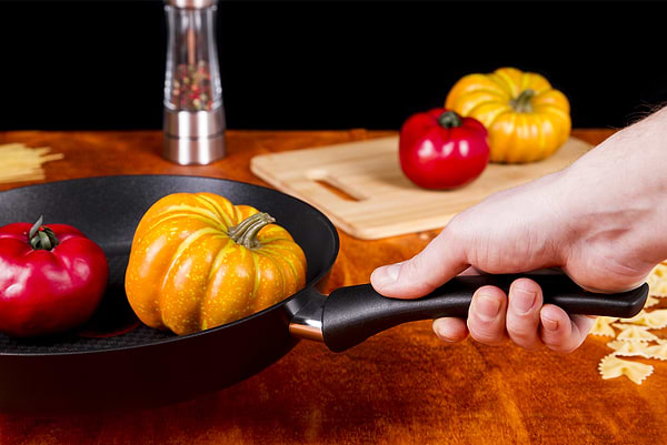 Фото - Сковорода універсальна Tefal C6940602 Chefs 28 см