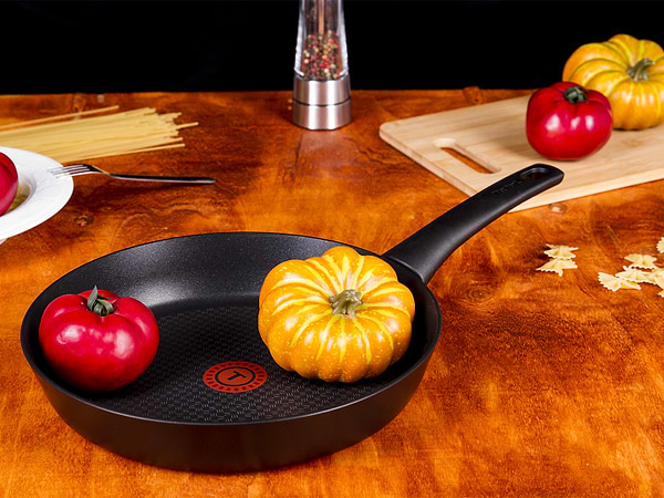 Фото - Сковорода універсальна Tefal C6940602 Chefs 28 см