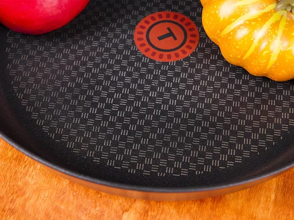 Фото - Сковорода універсальна Tefal C6940602 Chefs 28 см
