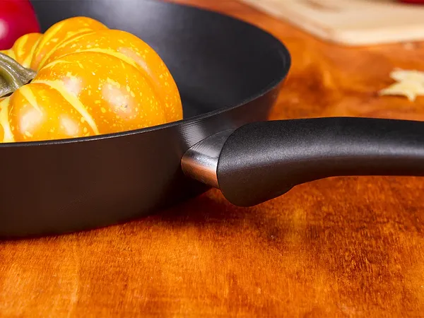 Фото - Сковорода універсальна Tefal C6940602 Chefs 28 см