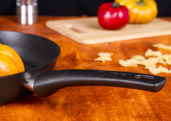 Фото - Сковорода універсальна Tefal C6940602 Chefs 28 см