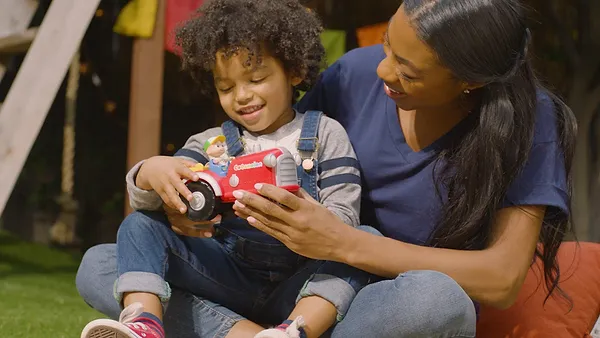 Фото - Интерактивный транспорт CoComelon Feature Vehicle Трактор со звуком (CMW0038)