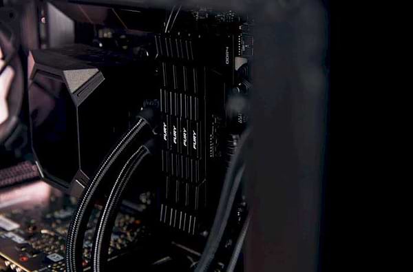Фото - Память DDR Kingston Fury Renegade Black 2x8GB/4266 DDR4 (KF442C19RB2K2/16)
