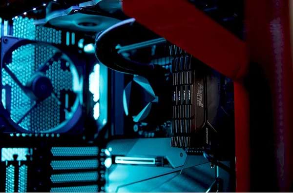Фото - Память DDR Kingston Fury Renegade Black 2x8GB/4266 DDR4 (KF442C19RB2K2/16)