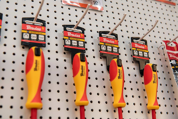 Фото - Викрутка BRADAS HOME&GARAGE SL 3/100 мм (DIY-SL1130100-V)