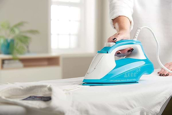 Фото - Праска Russell Hobbs 26482-56 Light&Easy Brights Aqua Iron