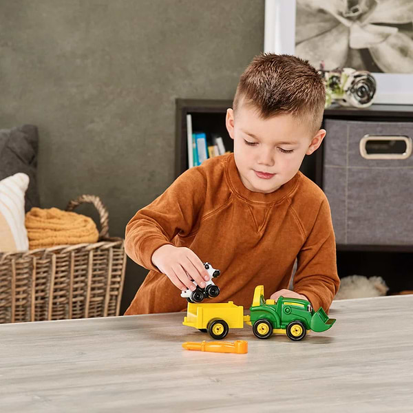 Фото - Пластиковий конструктор John Deere Kids Трактор із ковшем і причепом (47209)