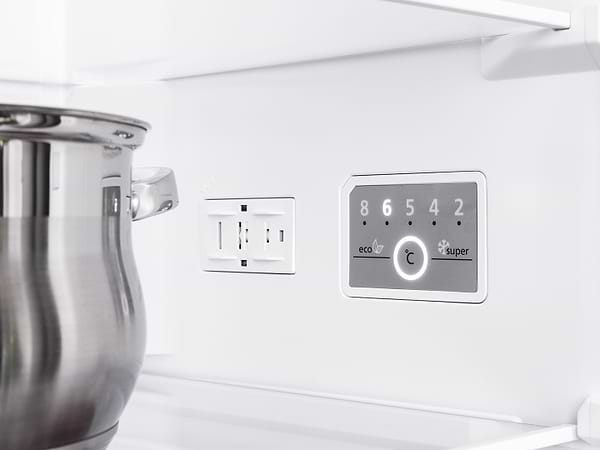 Фото - Холодильник Vestfrost CNF201X